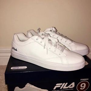 Basic Fila Blank Canvas Memory Foam Sneakers